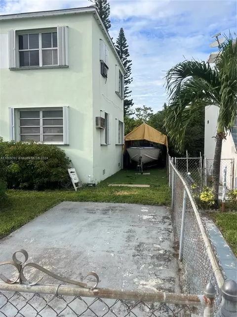 Exterior - 341 E 14th St, Hialeah, FL 33010 photo 2 of 5