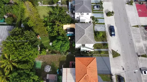 View/Area - 341 E 14th St, Hialeah, FL 33010 photo 5 of 18