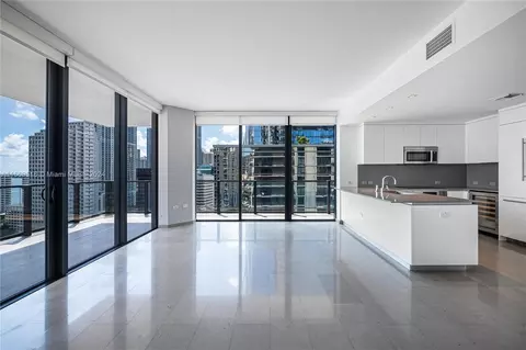 68 SE 6th St #1501, Miami, FL 33131