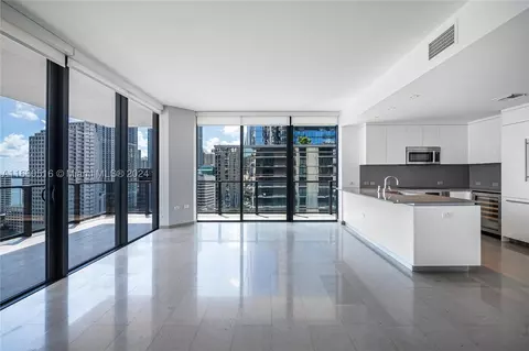 68 SE 6th St #1501, Miami, FL 33131