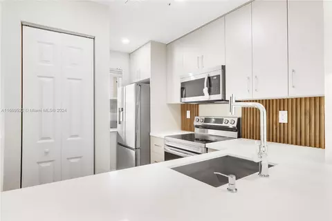 7991 NW 8th St #112B, Miami, FL 33126