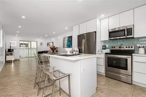 6175 W 20th Ave #214, Hialeah, FL 33012