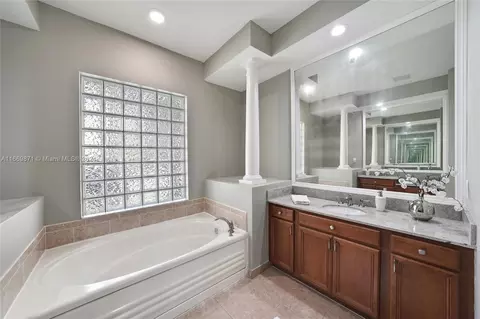 Bath - 3917 E Hibiscus St, Weston, FL 33332 photo 4 of 7
