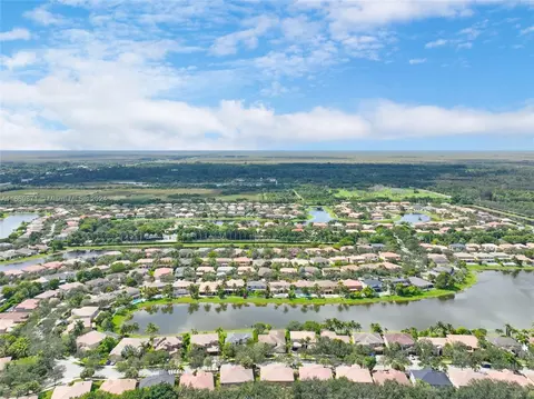View/Area - 3917 E Hibiscus St, Weston, FL 33332 photo 5 of 8