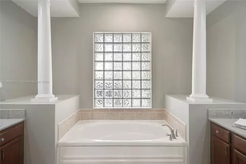 Bath - 3917 E Hibiscus St, Weston, FL 33332 photo 5 of 7