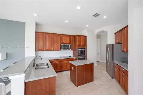 Kitchen - 3917 E Hibiscus St, Weston, FL 33332 photo 2 of 6