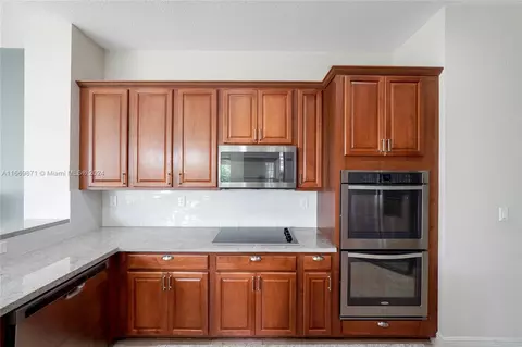 Kitchen - 3917 E Hibiscus St, Weston, FL 33332 photo 5 of 6