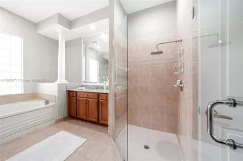 Bath - 3917 E Hibiscus St, Weston, FL 33332 photo 6 of 7