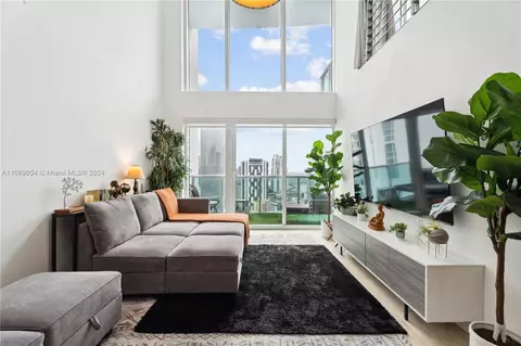 41 SE 5th St #2107, Miami, FL 33131