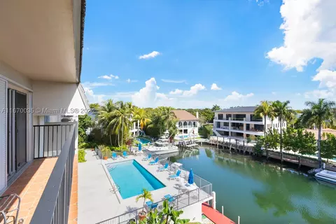 6815 Edgewater Dr #308, Coral Gables, FL 33133