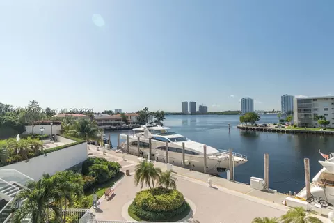 1000 W Island Blvd #311, Aventura, FL 33160