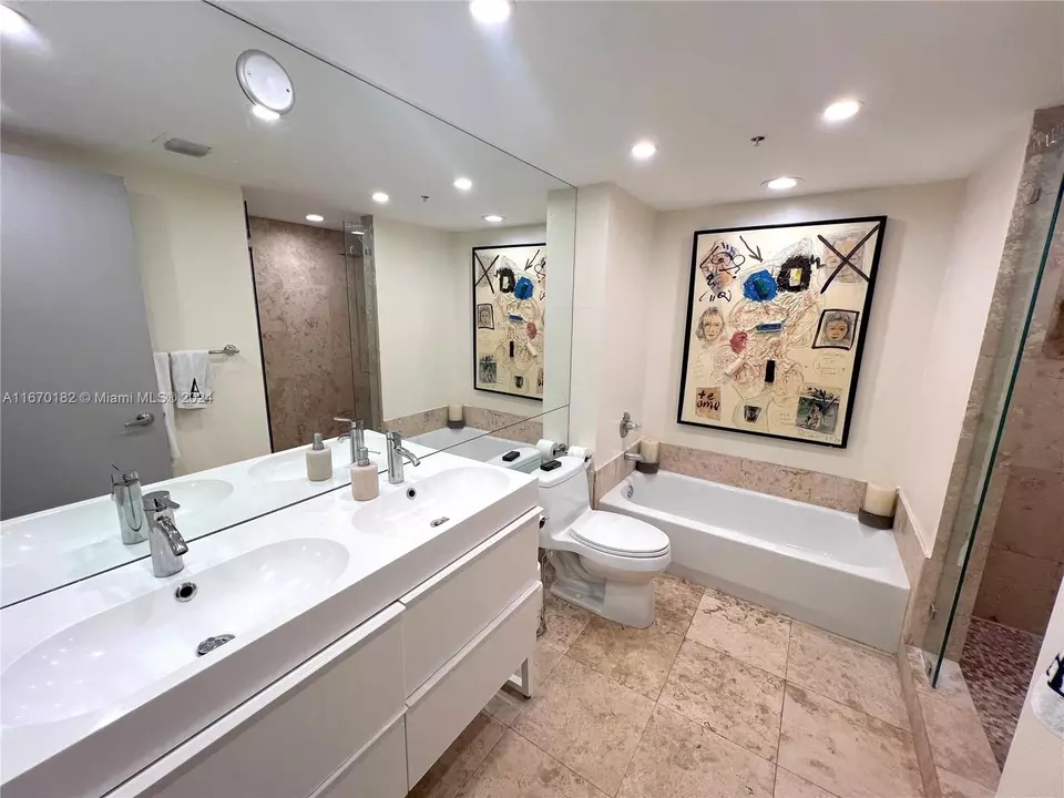 Bath - 650 West Ave #2804, Miami Beach, FL 33139 photo 2 of 4