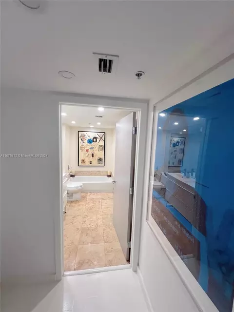 Bath - 650 West Ave #2804, Miami Beach, FL 33139 photo 1 of 4