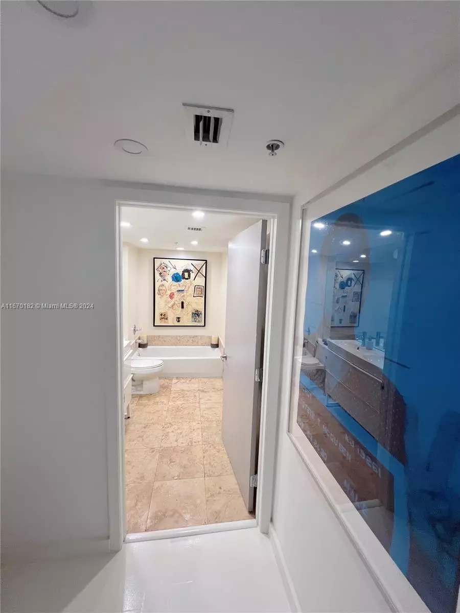 Bath - 650 West Ave #2804, Miami Beach, FL 33139 photo 1 of 4