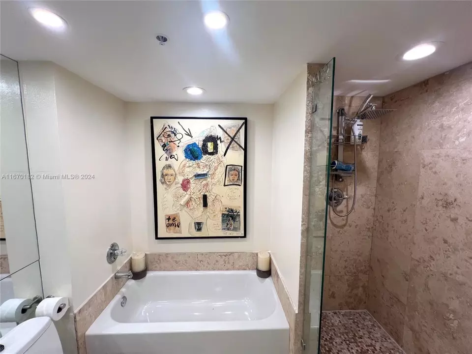 Bath - 650 West Ave #2804, Miami Beach, FL 33139 photo 3 of 4