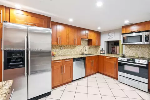 6675 Racquet Club Dr #186, Lauderhill, FL 33319