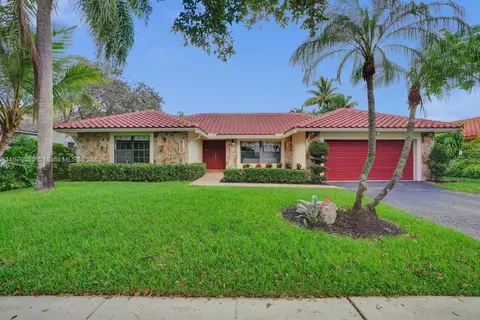 9821 NW 10th St, Plantation, FL 33322