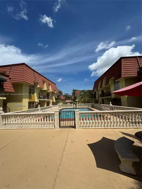8001 W 6th Ave #I, Hialeah, FL 33014