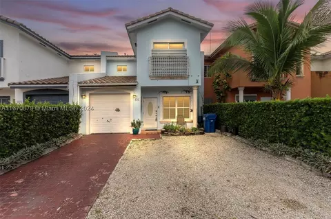656 SW 7th Ter, Florida City, FL 33034