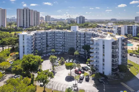 20500 W Country Club Dr #501, Aventura, FL 33180