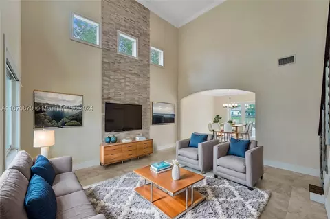 2569 Jardin Way, Weston, FL 33327