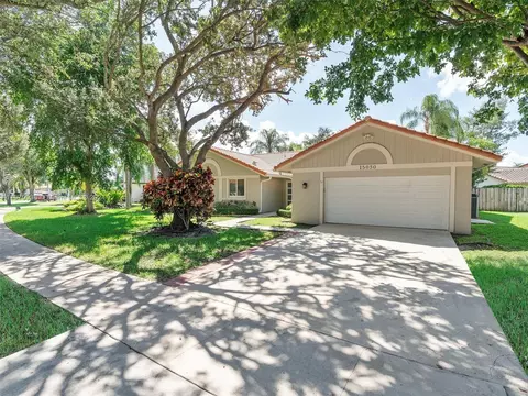 15030 E Waterford Dr, Davie, FL 33331