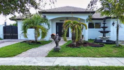 490 W 39th Pl, Hialeah, FL 33012 photo 1