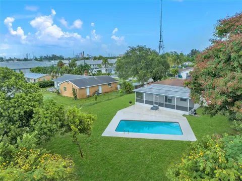 5401 Lakeshore Dr, Mangonia Park, FL 33407
