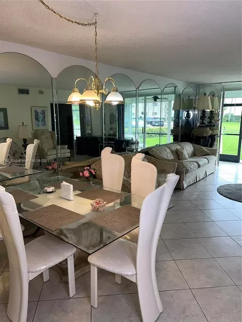 9720 S Hollybrook Lake Dr #101, Pembroke Pines, FL 33025