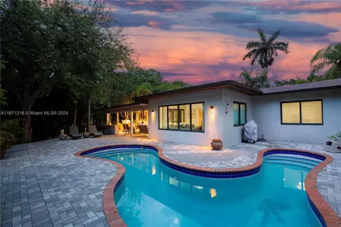 5880 SW 87th St, South Miami, FL 33143