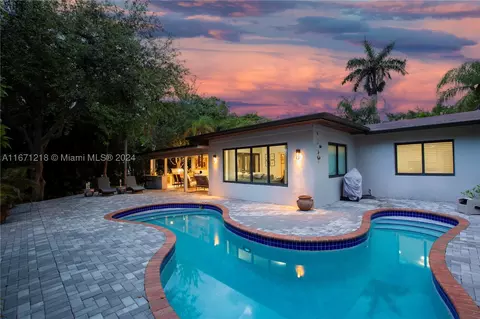 5880 SW 87th St, South Miami, FL 33143