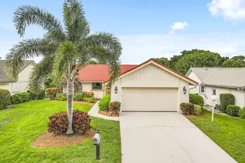 Exterior - 5169 SE Miles Grant Ter, Stuart, FL 34997 photo 2 of 10