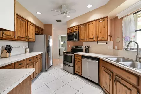 Kitchen - 5169 SE Miles Grant Ter, Stuart, FL 34997 photo 5 of 5