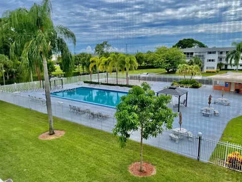 1101 Hillcrest Ct #306, Hollywood, FL 33021