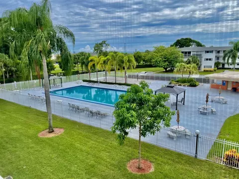 1101 Hillcrest Ct #306, Hollywood, FL 33021