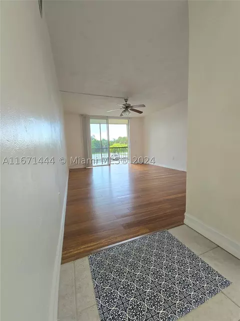 7100 NW 17th St #216, Plantation, FL 33313