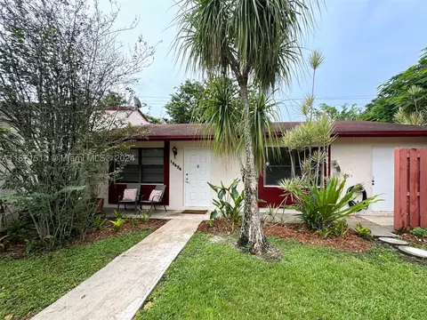 15424 SW 71st Ln, Miami, FL 33193