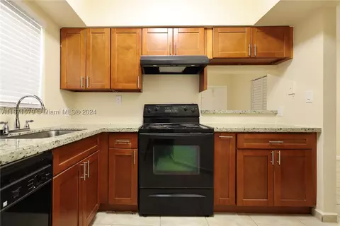 680 Cypress Club Way #J10, Pompano Beach, FL 33064