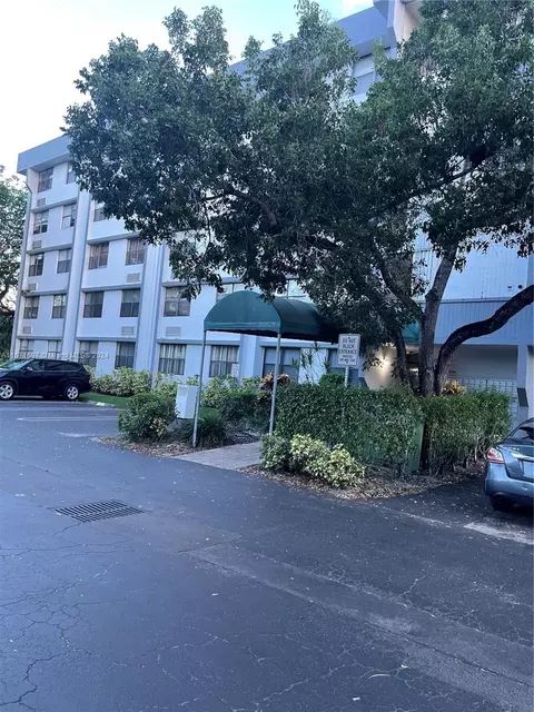 2401 Riverside Dr #511-B, Coral Springs, FL 33065