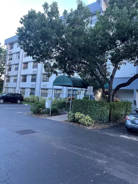 2401 Riverside Dr #511-B, Coral Springs, FL 33065
