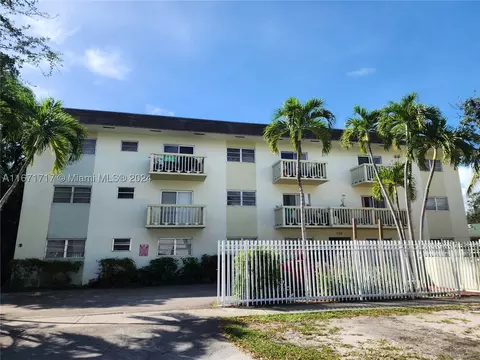 770 NE 128th St #205, North Miami, FL 33161