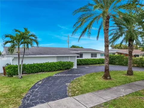 715 W 53rd St, Hialeah, FL 33012 photo 3