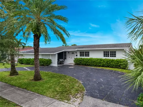 715 W 53rd St, Hialeah, FL 33012 photo 2