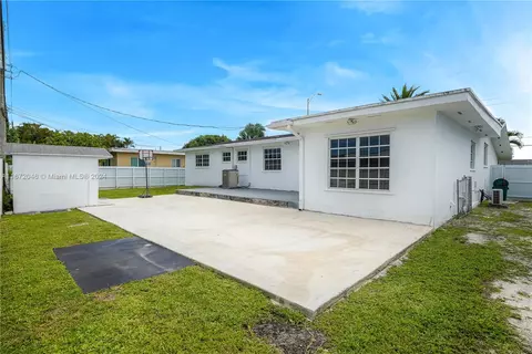 715 W 53rd St, Hialeah, FL 33012 photo 8
