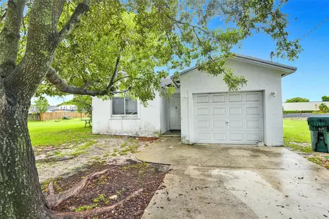 230 NE 35th St, Oakland Park, FL 33334