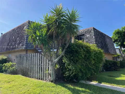 261 Woodland Rd #261, Palm Springs, FL 33461