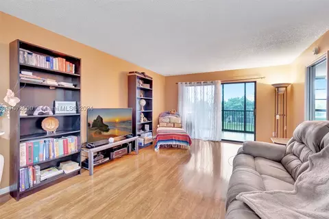 10568 E Clairmont Cir #303, Tamarac, FL 33321