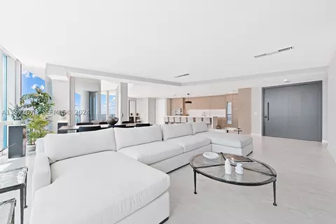 851 NE 1st Ave #PH 5402, Miami, FL 33132