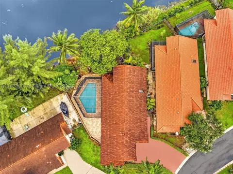 820 SW 113th Ter, Pembroke Pines, FL 33025