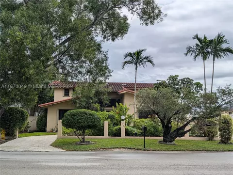 10300 NW 130th St, Hialeah Gardens, FL 33018